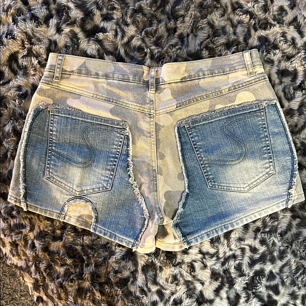 Lazerjeans Camouflage Denim Shorts with Jean patchwork detail - Picture 5 of 16